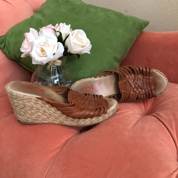 MICHAEL KORS COMFY LEATHER WEDGES - Picture 8 of 8